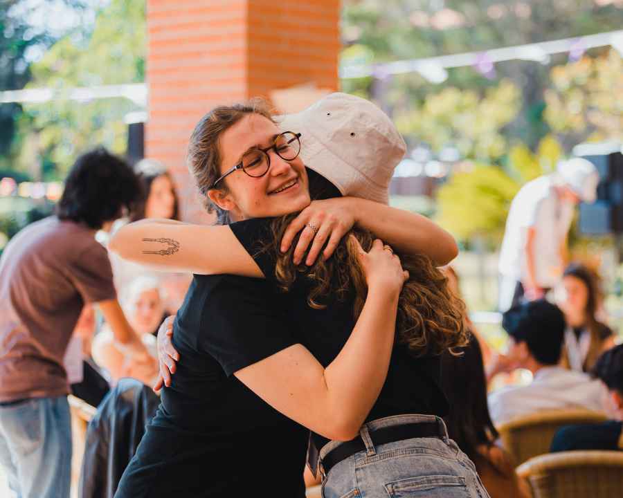 Anno all’Estero e salute mentale: perché il benessere psicologico di studenti e famiglie è fondamentale prima, durante e dopo la partenza.