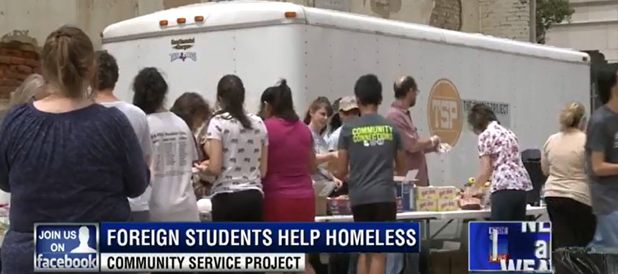 Exchange Students help homeless
